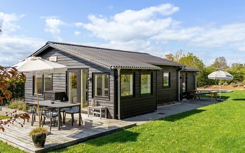 Arnkil - 250M from the Sea: Maison, Toit, Domicile, Chalet, Biens, Ferme, Villa, Porche, Siding