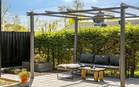 Arnkil - 250M from the Sea: Maison, Toit, Domicile, Chalet, Biens, Ferme, Villa, Porche, Siding
