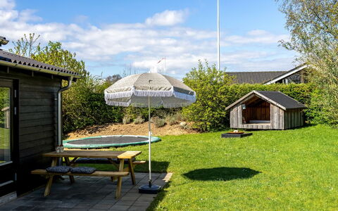 Arnkil - 250M from the Sea: Maison, Toit, Domicile, Chalet, Biens, Ferme, Villa, Porche, Siding