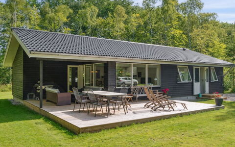 Hotherus - from the Sea: Toit, Chalet, Domicile, Porche, Siding, Cour, Ferme, Pelouse, Ombre, Jardin