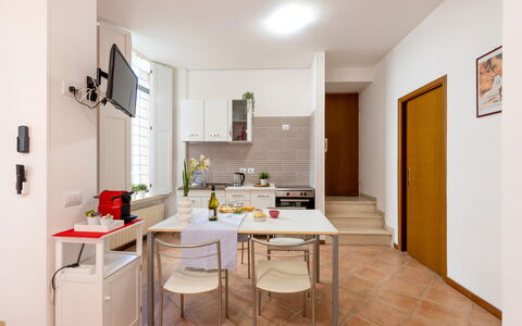 Movie Suite Jesi: Meubles, Design Intérieur, Bois, Sol, Cuisine, Sol, Chaise, Pièce, Table, Appareil De Cuisine