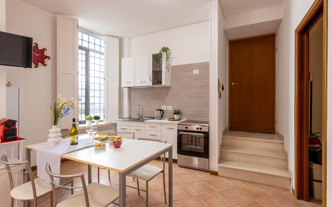 Movie Suite Jesi: Meubles, Sol, Design Intérieur, Cuisine, Bois, Sol, Comptoir, Chaise, Table, Appareil De Cuisine