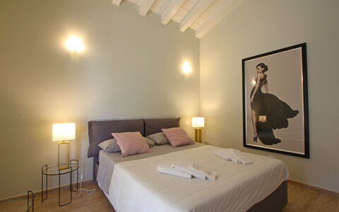 Casa Rossella: Lit, Design Intérieur, Meubles, Chambre, Mur, Sol, Sol, Literie, Drap De Lit, Plafond