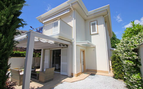 Casa Rossella: Domicile, Zone Résidentielle, Maison, Porte, Balcon, Biens, Porche, Ombre, Moulage, Conception