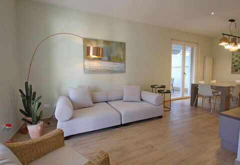 Casa Rossella: Meubles, Design Intérieur, Sol, Sol, Mur, Canapé, Bois, Salon, Pièce, Table