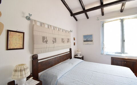 Villetta Oasi Belvedere, Budoni, Wifi, Ac: Meubles, Mur, Chambre, Bois, Lit, Design Intérieur, Sol, Sol, Domicile, Drap De Lit