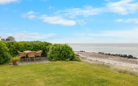 Dimo - 20M from the Sea: Herbe, Prairie, Lot Terre, Chalet, Zone Rurale, Prairie, Batiments Jardin, Jardin, Cabanon