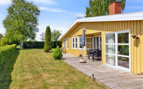 Erin - 200M from the Sea: Chalet, Maison, Lot Terre, Toit, Domicile, Biens, Ferme, Pelouse, Jardin, Ombre