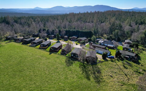 Lodge 8: Paysage, Maison, Lot Terre, Plaine, Zone Rurale, Domicile, Chalet, Champ, Village, Prairie