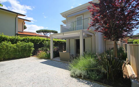 Casa Simonetta: Zone Résidentielle, Arbuste, Domicile, Maison, Jardin, Ombre, Aménagement Paysager, Cour, Biens
