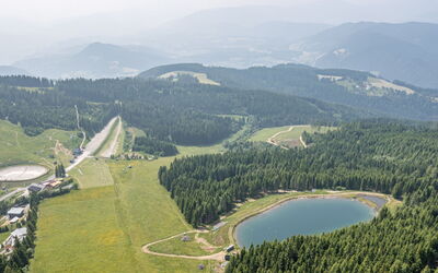 Sankt Urban 300: Montagnes, Paysage, Plaine, Photographie Aérienne, Station De Montagne, Vue Du Ciel, Prairie, Étang, Pâturage, Réservoir