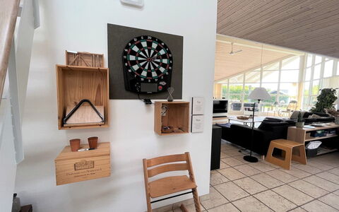Sejer - 350M from the Sea: Bois, Design Intérieur, Plafond, Sol, Éclairage, Meubles, Sol, Luminaire, Pièce, Salon