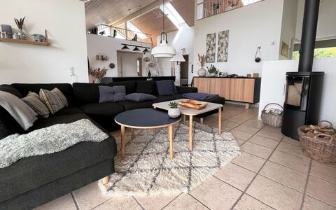 Sejer - 350M from the Sea: Bois, Sol, Salon, Canapé, Meubles, Domicile, Design Intérieur, Sol, Appartement