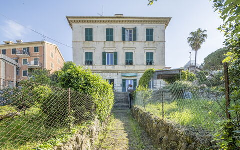 Central Cozy Nest With Parking, Bogliasco: Balcon, Villa