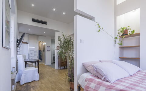 Central Cozy Nest With Parking, Bogliasco: Meubles, Design Intérieur, Sol, Sol, Pièce, Bois, Chambre, Plafond, Lit, Textile