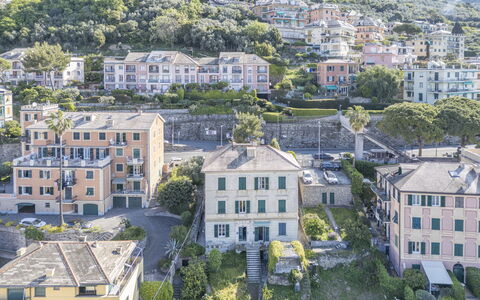 Central Cozy Nest With Parking, Bogliasco: Bâtiment, Zone Résidentielle, Ville, Maison, Quartier, Été, Ville, Domicile, Appartement, Établissements Humains