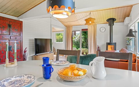 Oona - 700M from the Sea: Biens, Ombre, Allée, Ferme