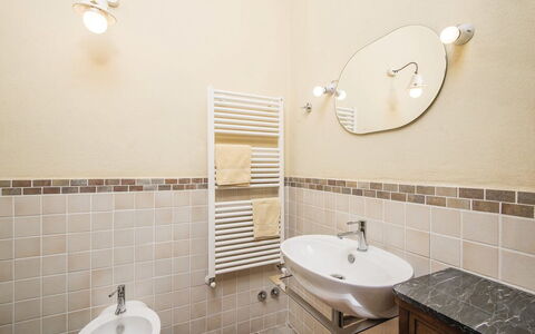 Casa Lavanda, Ac, Wifi, Narni: Sol, Sol, Design Intérieur, Salle De Bains, Luminaire Plomberie, Plafond, Plomberie, Tuile, Pièce, Robinet