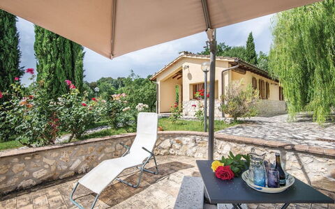 Casa Lavanda, Ac, Wifi, Narni: Meubles, Table, Mobilier De Jardin, Chaise, Ombre, Jardin, Table Cuisine Et Salle A Manger, Arrière-Cour, Tableau De Plein Air, Pot De Fleur