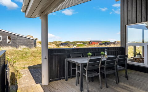 Elni - 350M from the Sea: Bois, Domicile, Porche, Plate-Forme, Dur, Toit, Tache De Bois, Parquet, Eco Hôtel