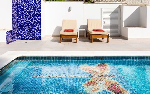 Villa Esperanza: Piscine, Meubles, Mobilier De Jardin, Recours, Balancelle, Loisir, Chaise, Tuile, Plante D'Appartement, Hôtel