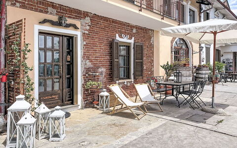 Asti 50: Porte, Meubles, Pot De Fleur, Mobilier De Jardin, Tableau De Plein Air, Chaise, Plante D'Appartement, Brique, Dalle, Le Fer