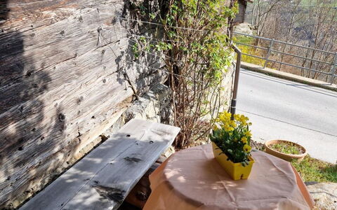 Dorfstrasse 97 2. Og Süd: Bois, Dur, Planche, Tache De Bois, Chaise, Mobilier De Jardin, Lumber, Cabane En Rondins, Plante D'Appartement, Contre-Plaqué