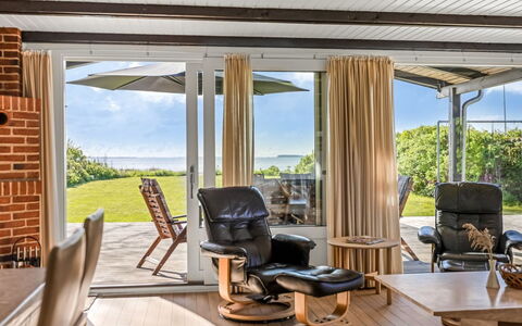 Ørn - 5M from the Sea: Bois, Sol, Design Intérieur, Sol, Meubles, Parquet, Pièce, Plafond, Tache De Bois, Dur