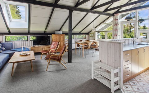 Winter - 31Km from the Sea: Domicile, Chalet, Porche, Dur, Siding, Plate-Forme, Ombre, Planche, Biens, Batiments Jardin