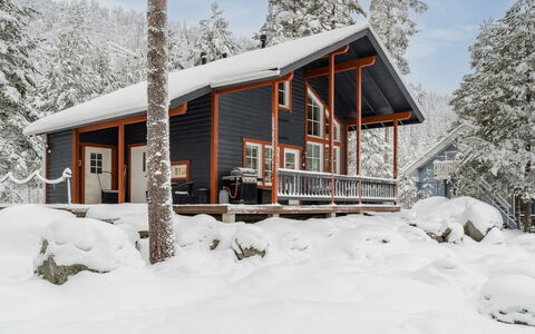 Blue Lake Villa: Lit, Meubles, Chambre, Design Intérieur, Literie, Drap De Lit, Sol, Bois, Sol, Pièce