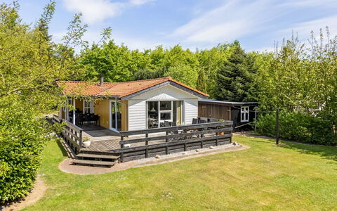 Frethi - 30Km from the Sea: Porche, Chalet, Vélo, Clôture, Batiments Jardin, Cour