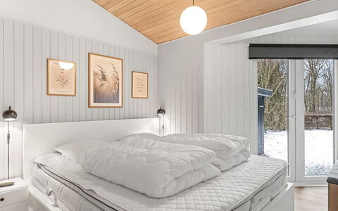 Frethi - 30Km from the Sea: Chambre, Lit, Bois, Design Intérieur, Plafond, Drap De Lit, Literie, Meubles, Linge, Cadre De Lit