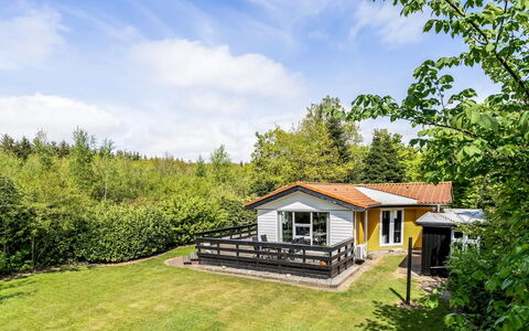 Frethi - 30Km from the Sea: Chalet, Vélo, Batiments Jardin, Cabane En Rondins, Ferme, Porche, Parc