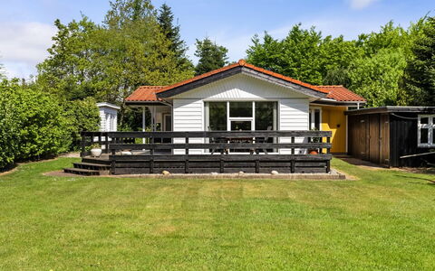 Frethi - 30Km from the Sea: Chalet, Domicile, Porche, Siding, Batiments Jardin, Ombre, Pelouse, Biens, Cour, Ferme