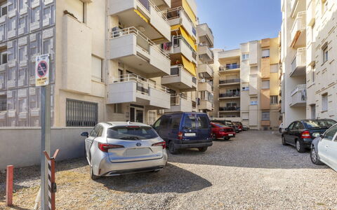 Montcada: Véhicule, Mode De Transport, Voiture, Véhicule À Moteur, Roue, Bâtiment, Fenêtre