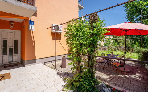San Marco: Appartement, Chaise, Pot De Fleur, Plante D'Appartement, Ombre, Cour, Mobilier De Jardin, Balcon, Cour
