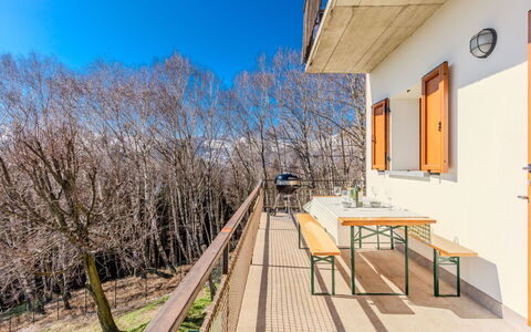 Baita Betulla Bianca: Meubles, Appartement, Chaise, Tache De Bois, Peindre, Table Cuisine Et Salle A Manger, Cuisine, Comptoir, Principaux Appliance