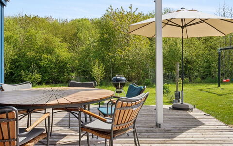 Snari - 700M from the Sea: Sol, Mur, Sol, Design Intérieur, Bois, Plafond, Parquet, Éclairage, Meubles, Revêtement De Sol Stratifié