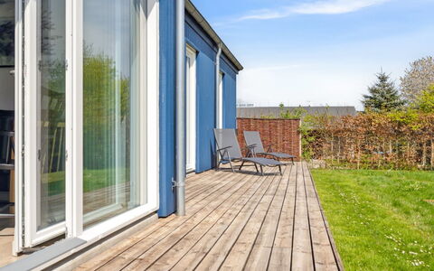 Snari - 700M from the Sea: Sol, Mur, Sol, Design Intérieur, Bois, Plafond, Parquet, Éclairage, Meubles, Revêtement De Sol Stratifié