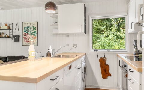 Gitten - from the Sea: Cuisine, Comptoir, Appareil De Cuisine, Design Intérieur, Sol, Meubles, Bois, Cabinetry, Principaux Appliance, Électroménager