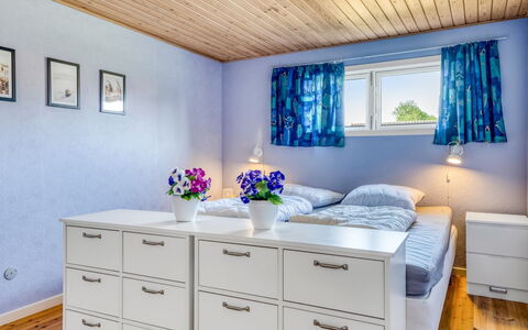 Rathi - from the Sea: Meubles, Design Intérieur, Chambre, Lit, Sol, Éclairage, Plafond, Sol, Pièce, Literie