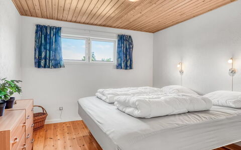 Rathi - from the Sea: Chambre, Lit, Bois, Drap De Lit, Plafond, Design Intérieur, Literie, Cadre De Lit, Sol, Meubles