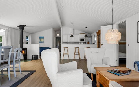 Balthasar - 400M from the Sea: Meubles, Design Intérieur, Bois, Sol, Plafond, Sol, Domicile, Chaise, Canapé, Salon