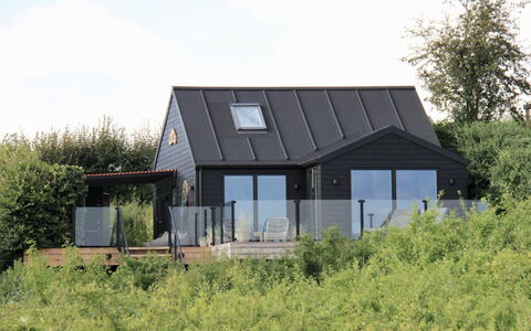 Valia - 20M from the Sea: Toit, Domicile, Chalet, Siding, Ferme, Jardin, Batiments Jardin, Biens, Pelouse, Aménagement Paysager