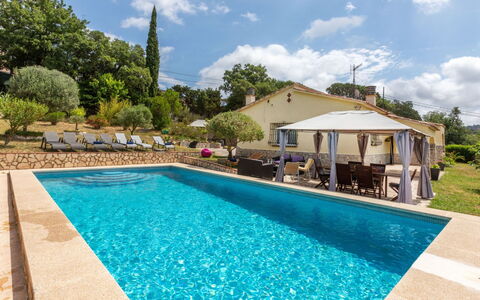 Antem: Piscine, Recours, Loisir, Mobilier De Jardin, Eco Hôtel, Caractéristique De L'Eau, Thermes, Parapluie, Chaise, Ombre