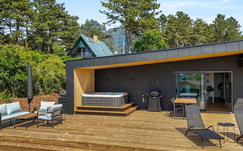 Arjuna - 750M from the Sea: Bois, Domicile, Porche, Plate-Forme, Dur, Toit, Tache De Bois, Parquet, Eco Hôtel
