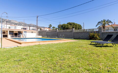 Gladiols: Piscine, Ombre, Recours, Ligne Aerienne De Puissance