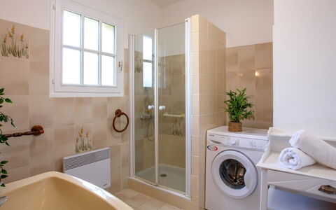 Le Pré Vincent: Sol, Design Intérieur, Luminaire Plomberie, Sol, Salle De Bains, Plafond, Toilette, Évier, Robinet, Pièce