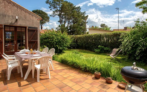 Le Pré Vincent: Jardin, Arrière-Cour, Mobilier De Jardin, Dalle, Aménagement Paysager, Cour, Brique, Pot De Fleur, Ombre