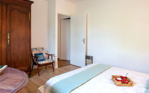 Le Pré Vincent: Design Intérieur, Chambre, Meubles, Sol, Sol, Lit, Bois, Drap De Lit, Pièce, Literie